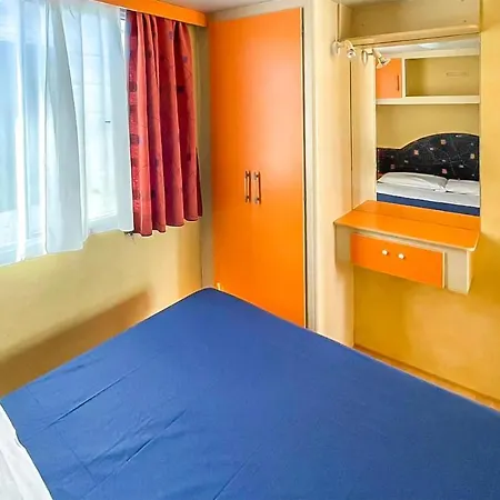 Pet Friendly Stacaravan In Holiday home Tuoro sul Trasimeno